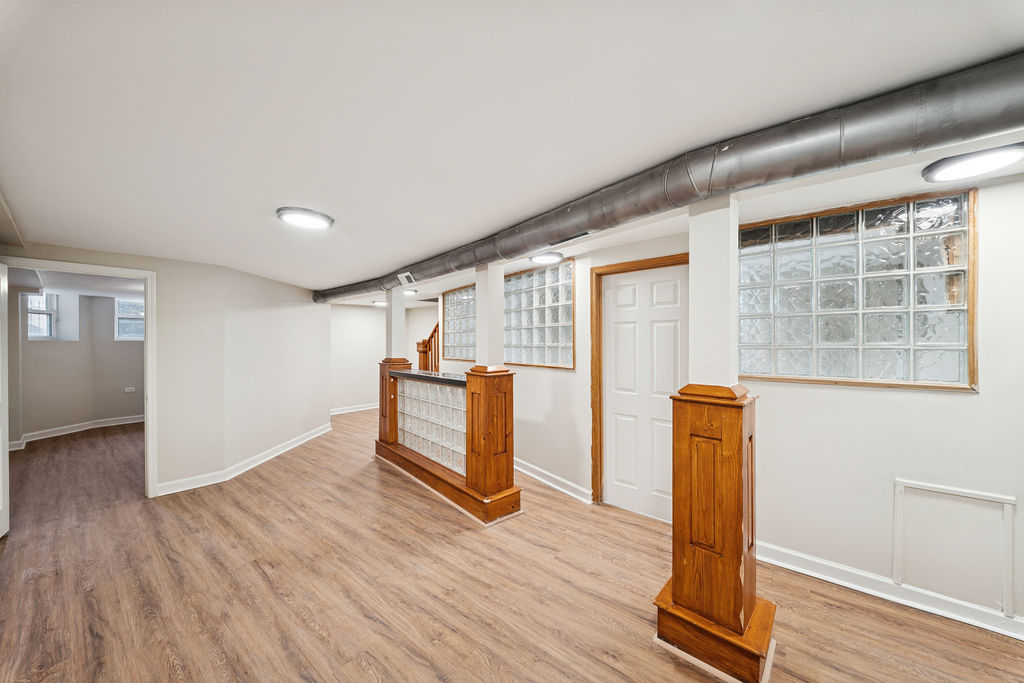 6520 South Ellis Avenue Chicago, IL 60637 - Photo 24 of 38 an empty room with wooden floor and windows