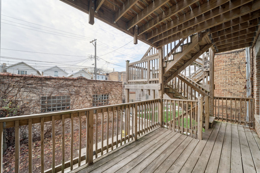 6520 South Ellis Avenue Chicago, IL 60637 - Photo 31 of 38 a view of balcony with wooden floor