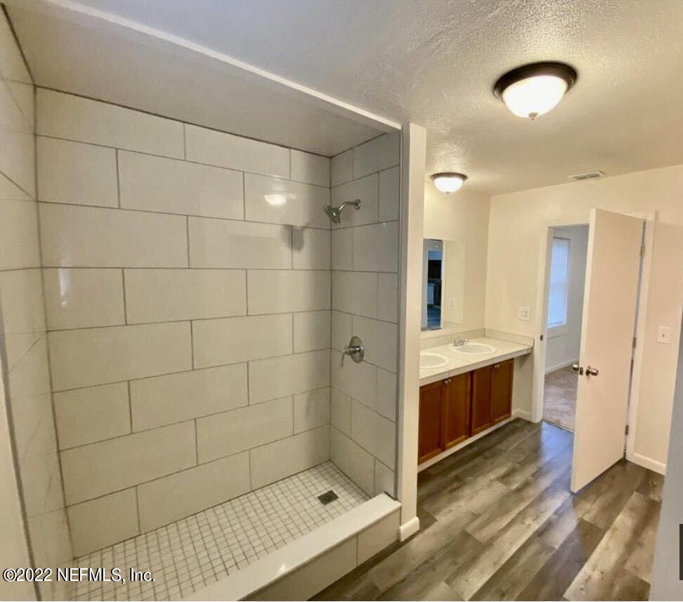 1450 Jones Road Jacksonville, FL 32220 - Photo 15 of 42 Owner's Bathroom