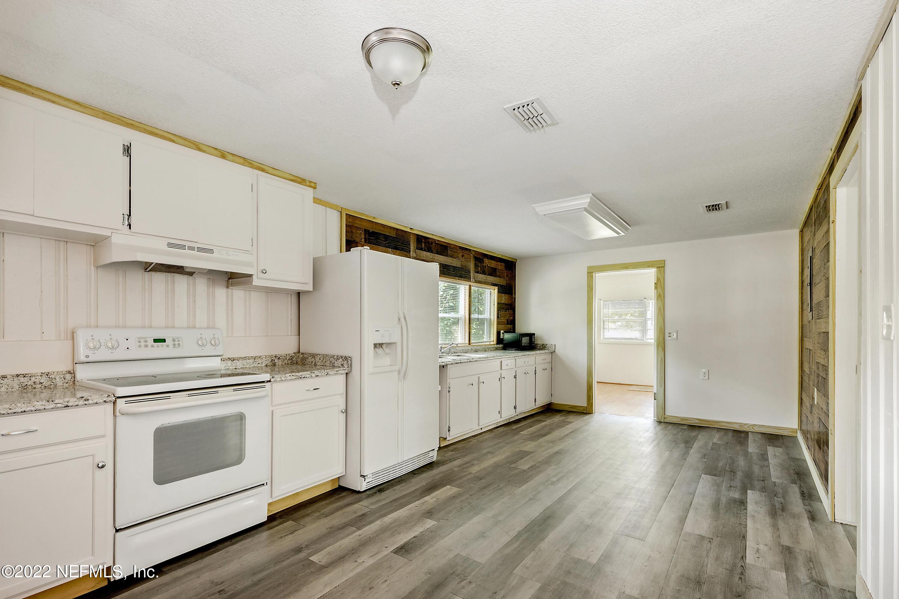 1450 Jones Road Jacksonville, FL 32220 - Photo 7 of 42 Kitchen