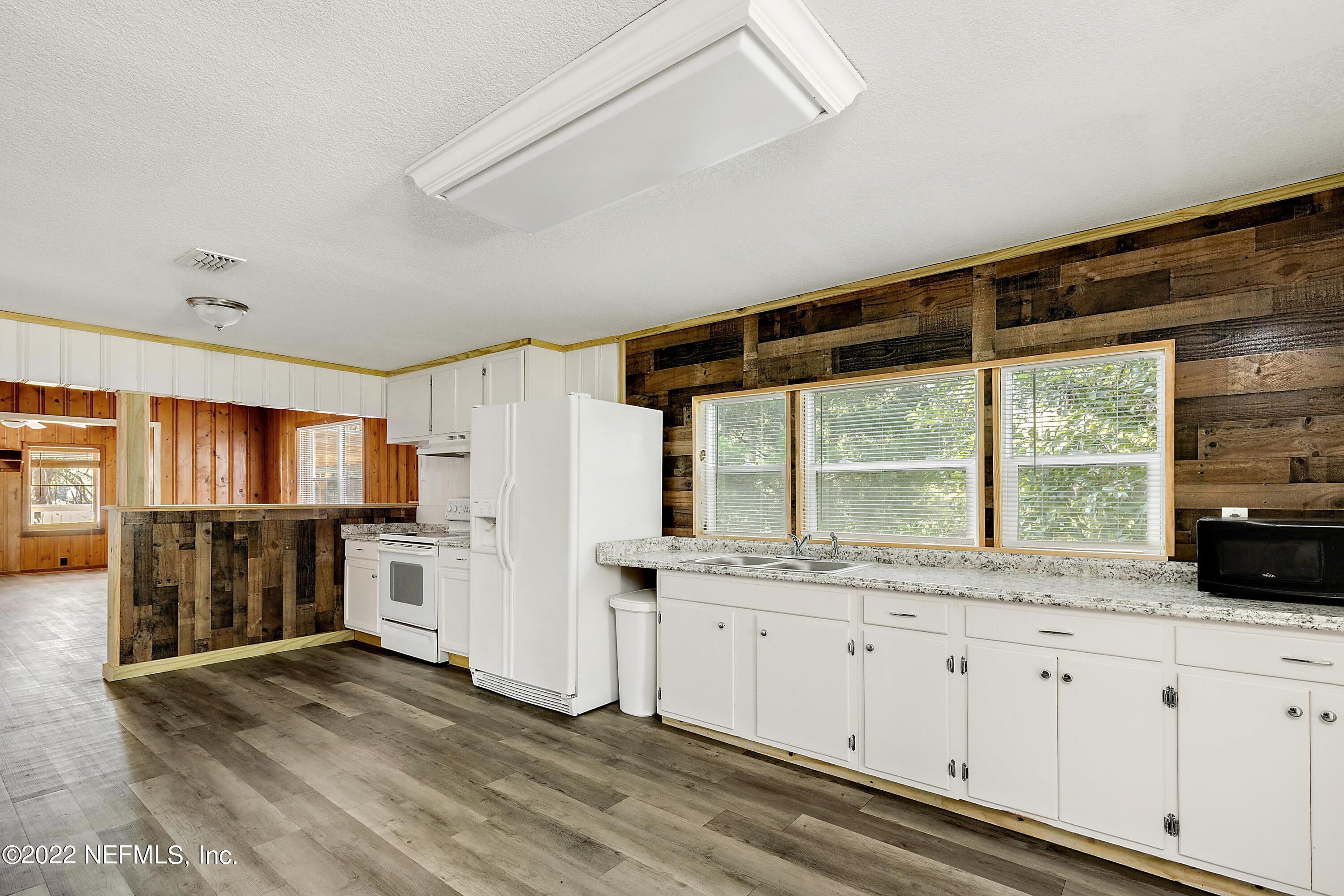 1450 Jones Road Jacksonville, FL 32220 - Photo 8 of 42 Kitchen