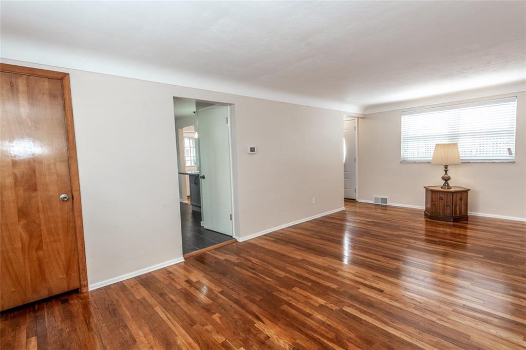 928 Unity Trestle Road Pittsburgh, PA 15239 - Photo 4 of 25