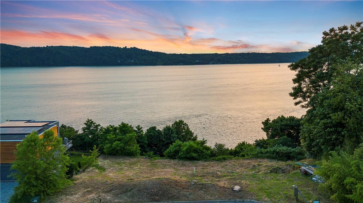 11 Fairlawn Avenue Dobbs Ferry, NY 10522 - Photo 8 of 9 View of property view of water