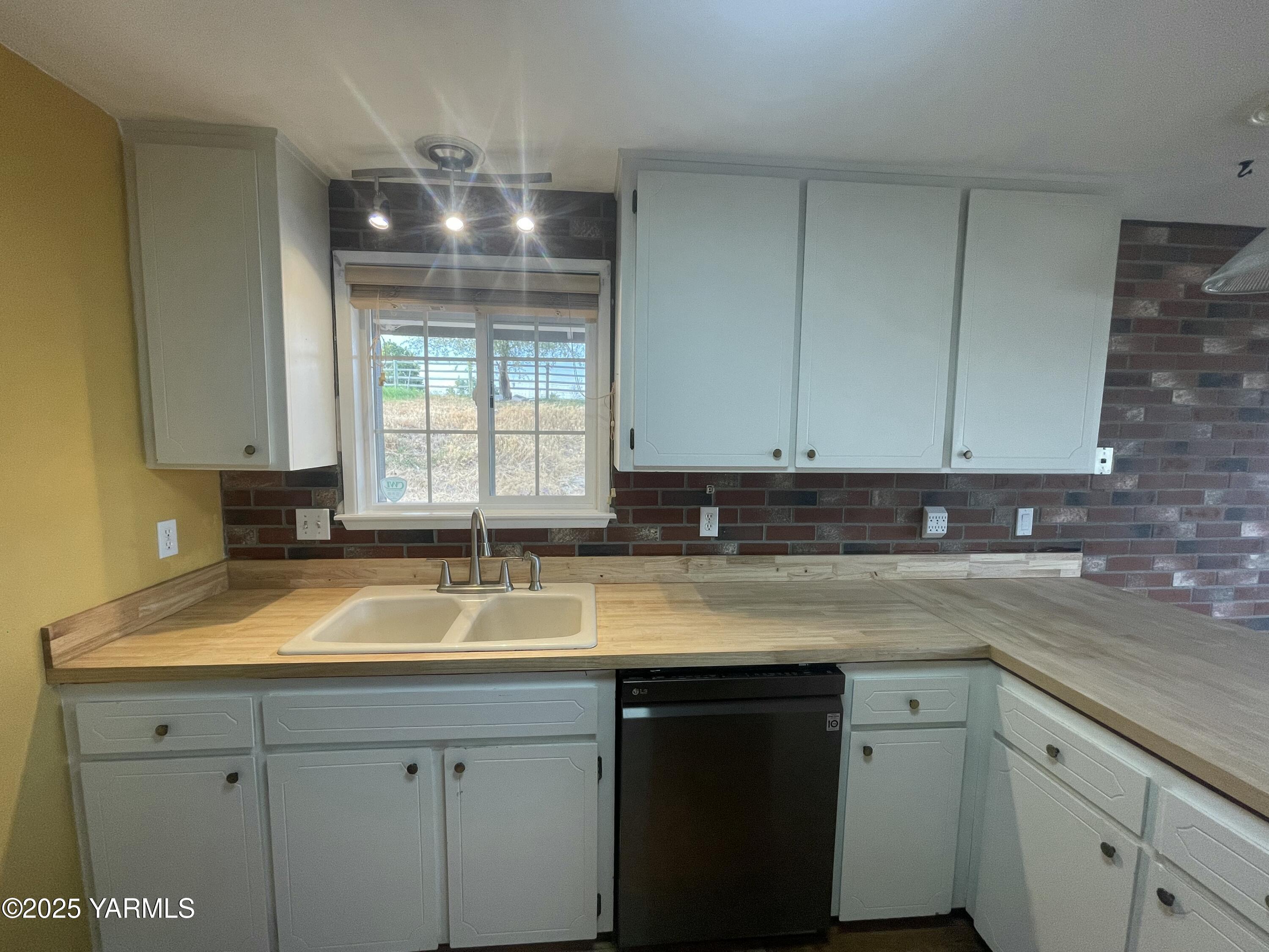 1602 Stein Road Yakima, WA 98908 - Photo 13 of 29 a kitchen with a sink and cabinets