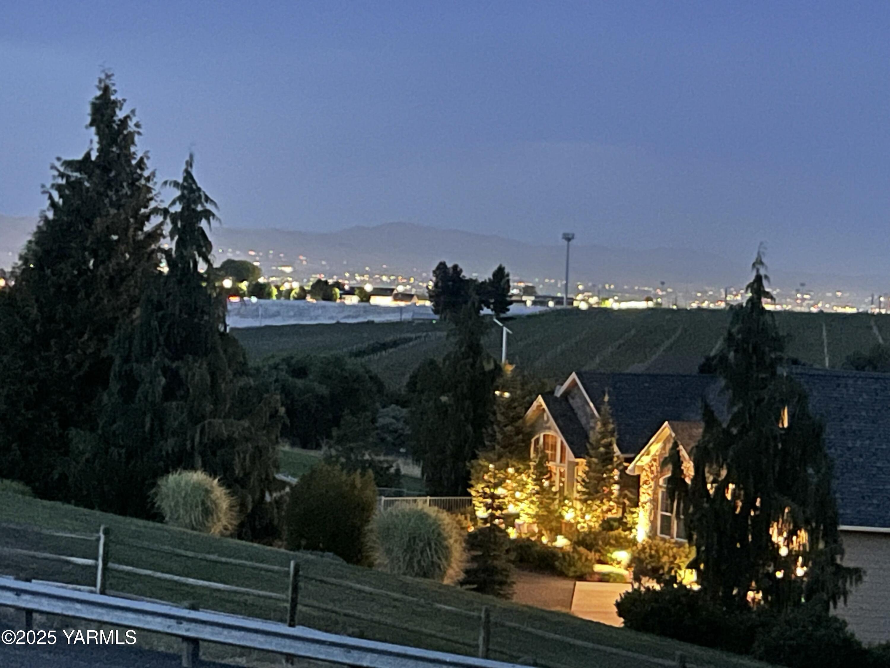 1602 Stein Road Yakima, WA 98908 - Photo 3 of 29 a view of a fountain in front of the house