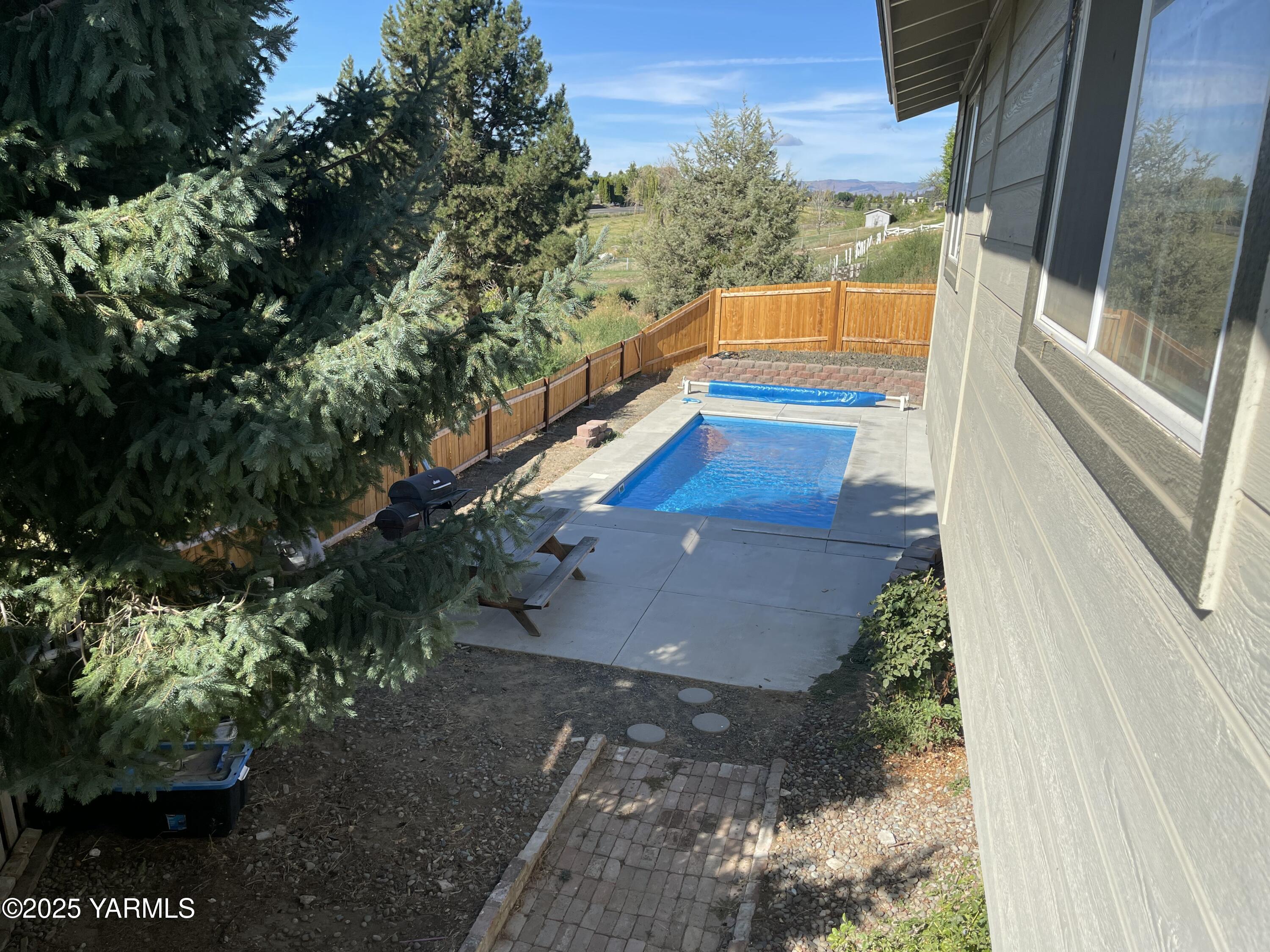 1602 Stein Road Yakima, WA 98908 - Photo 5 of 29 a view of outdoor space deck and yard