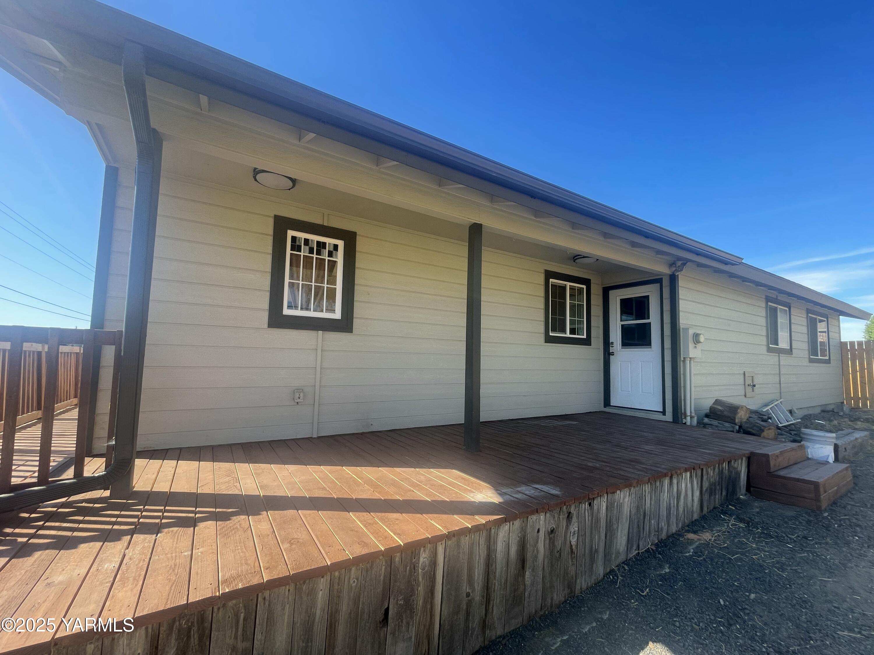 1602 Stein Road Yakima, WA 98908 - Photo 7 of 29 a balcony view with a outdoor space