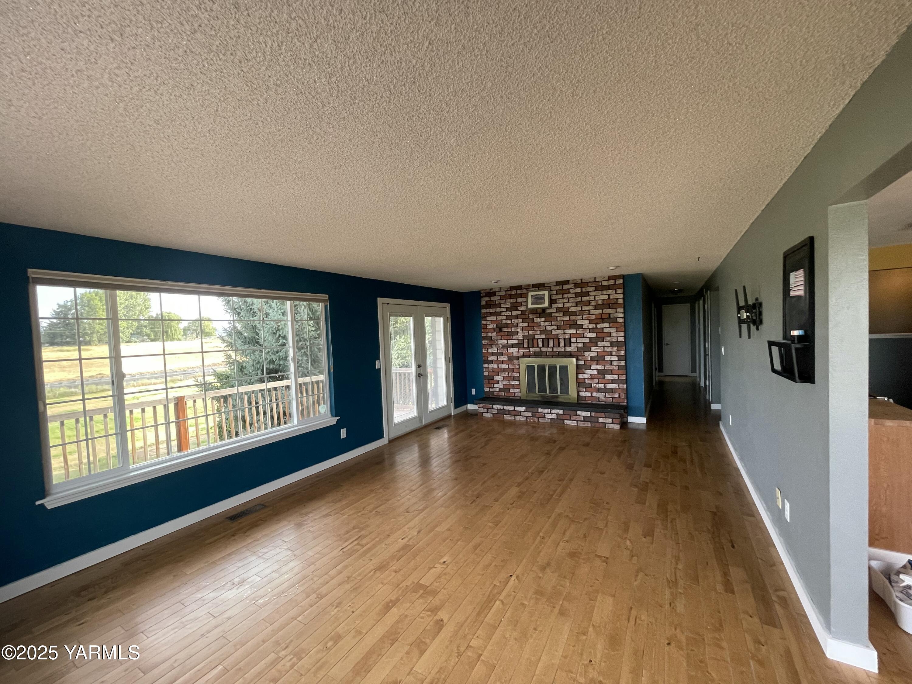 1602 Stein Road Yakima, WA 98908 - Photo 9 of 29 a view of an empty room with a window and wooden floor