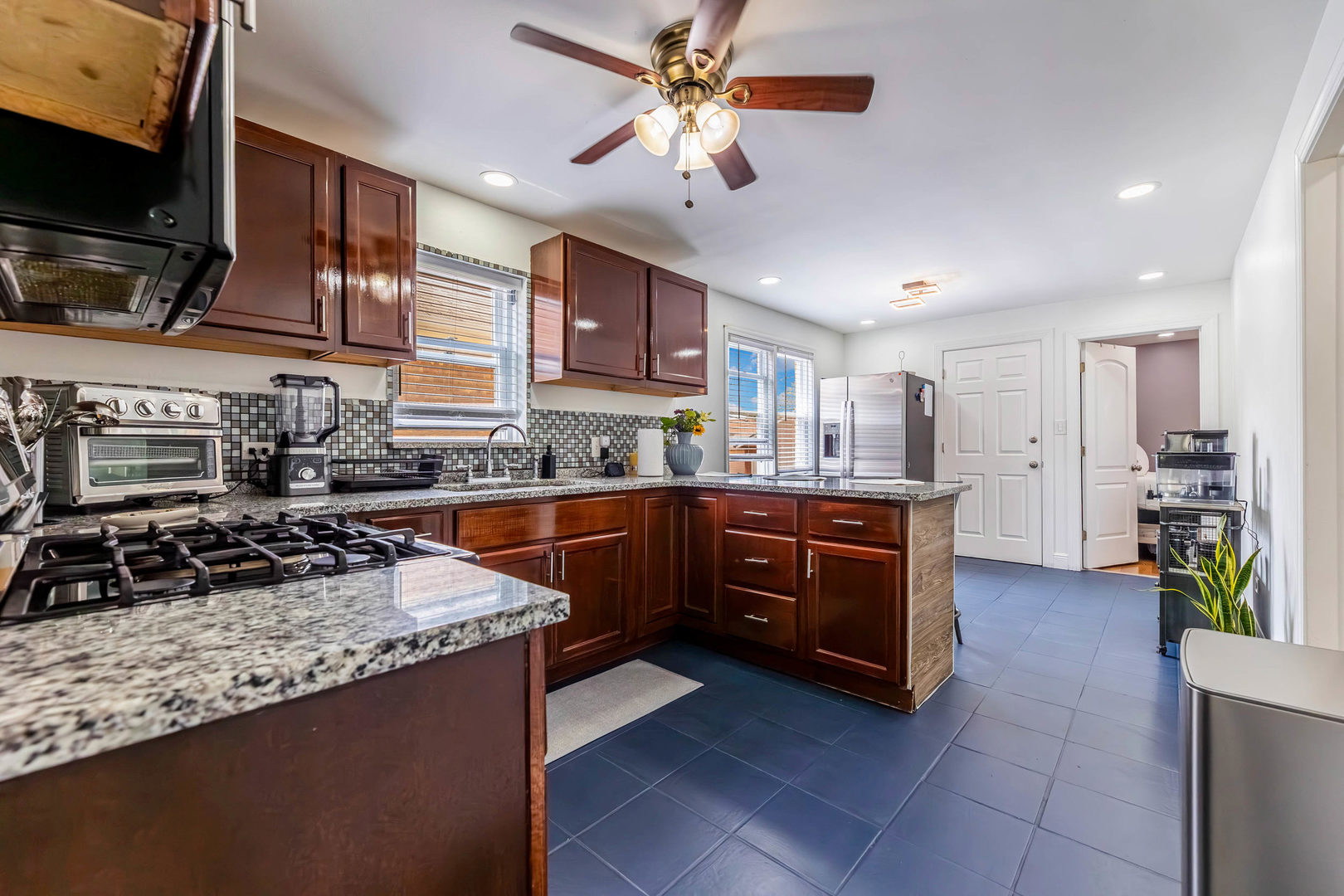 3838 Ridgeland Avenue Berwyn, IL 60402 - Photo 5 of 32