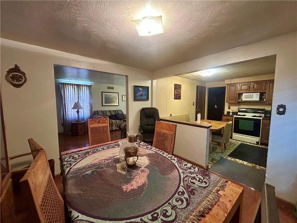 1061 Old Post Road South Park, PA 15129 - Photo 8 of 32