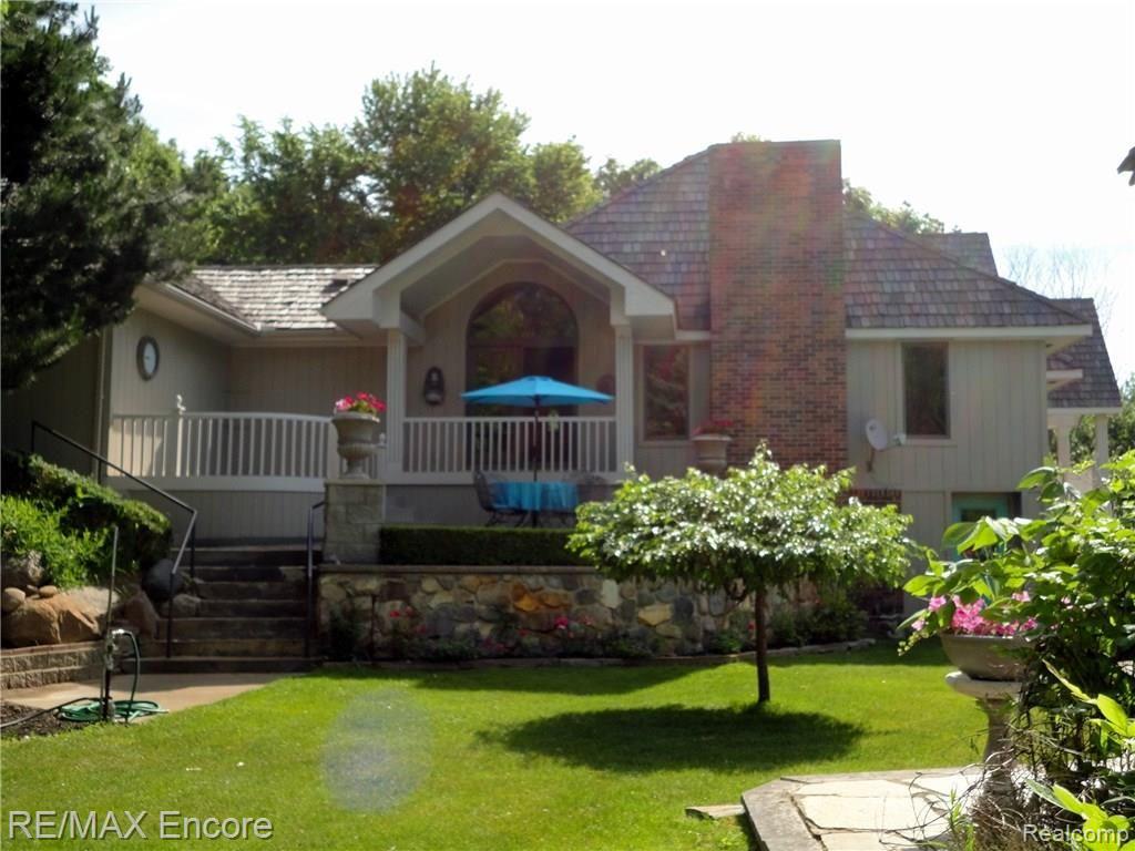 6435 Lahring Road Holly, MI 48442 - Photo 51 of 53 Side of house.jpg