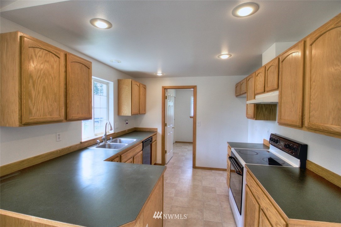 7811 196th Lane Southwest Rochester, WA 98579 - Photo 11 of 25