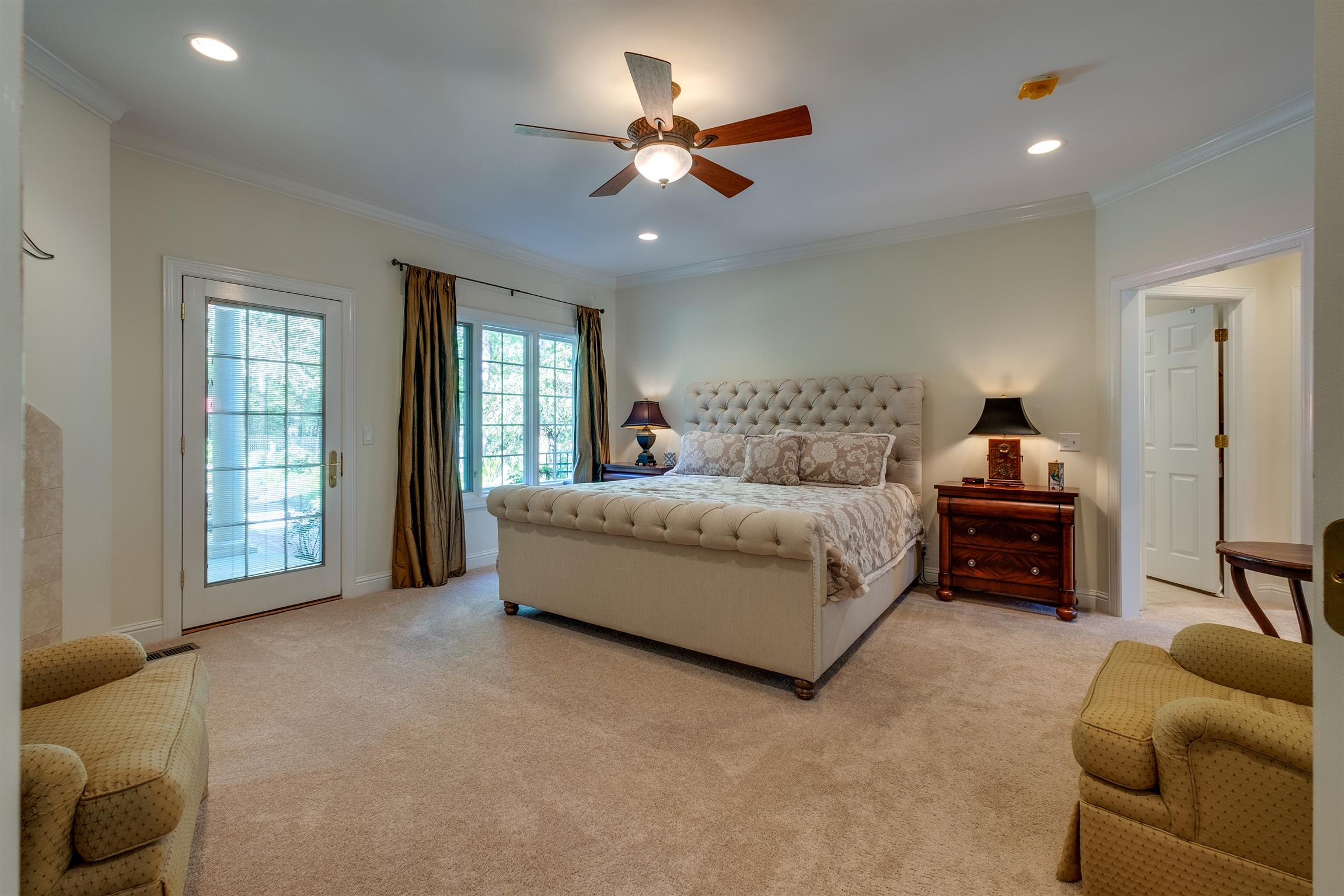 7446 River Rd Pike Nashville, TN 37209 - Photo 15 of 30 a living room with furniture and windows