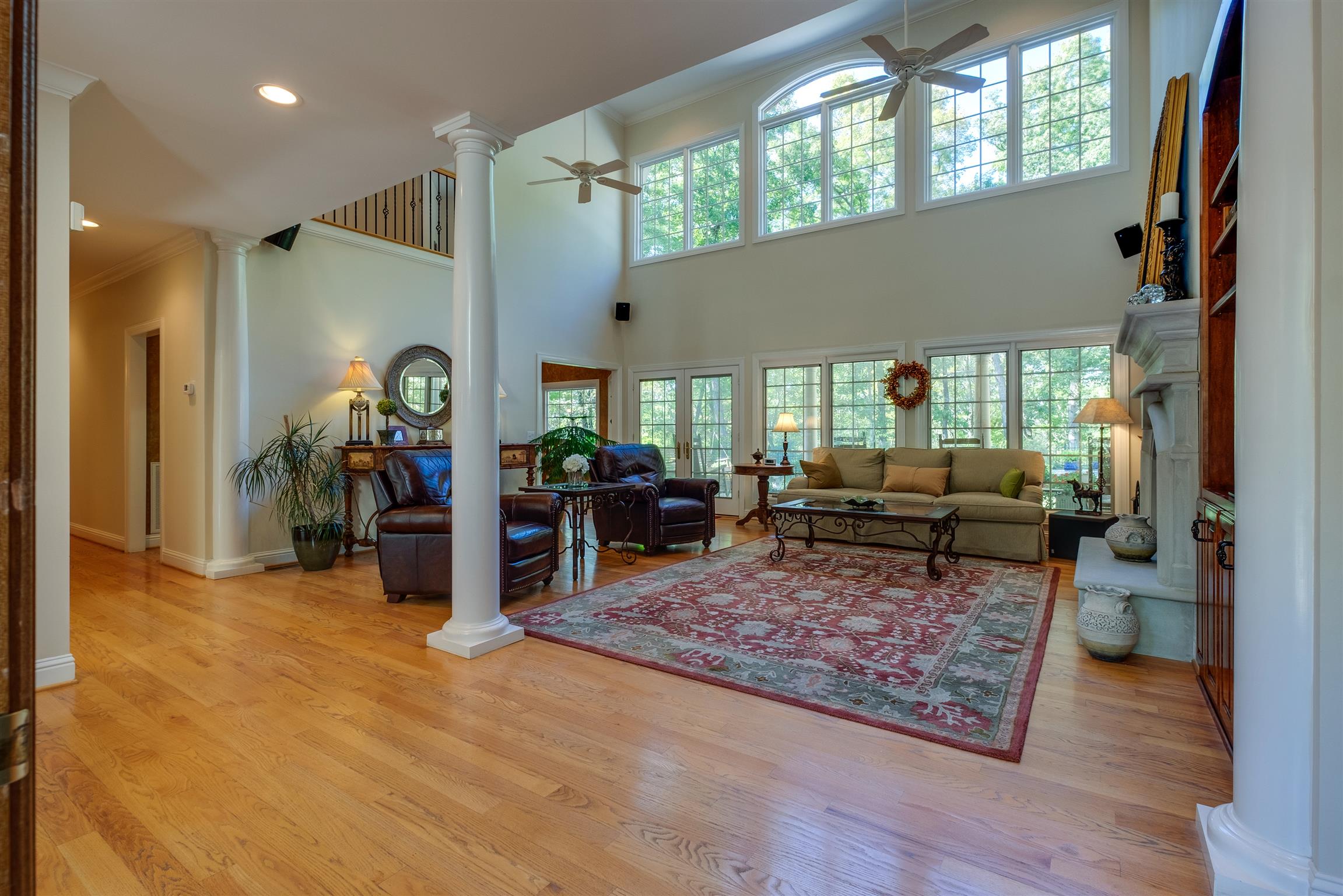 7446 River Rd Pike Nashville, TN 37209 - Photo 5 of 30 a living room with furniture and a rug