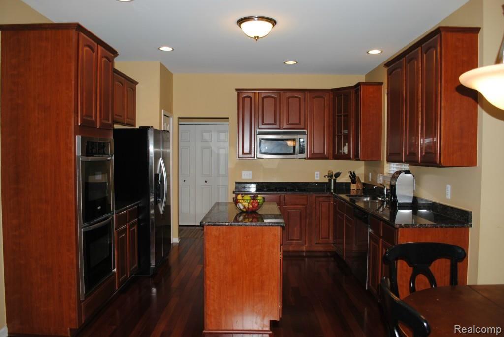 3271 Talbert Circle Rochester, MI 48307 - Photo 14 of 25 DSC_0797.jpg