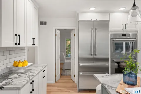 $1,750,000 | 32 Silver Ridge Common, Weston, CT 06883