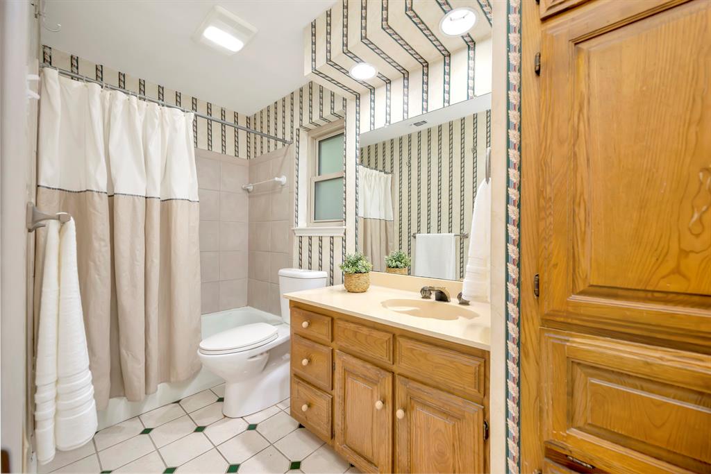 5517 Chimney Rock Road Fort Worth, TX 76112 - Photo 26 of 40