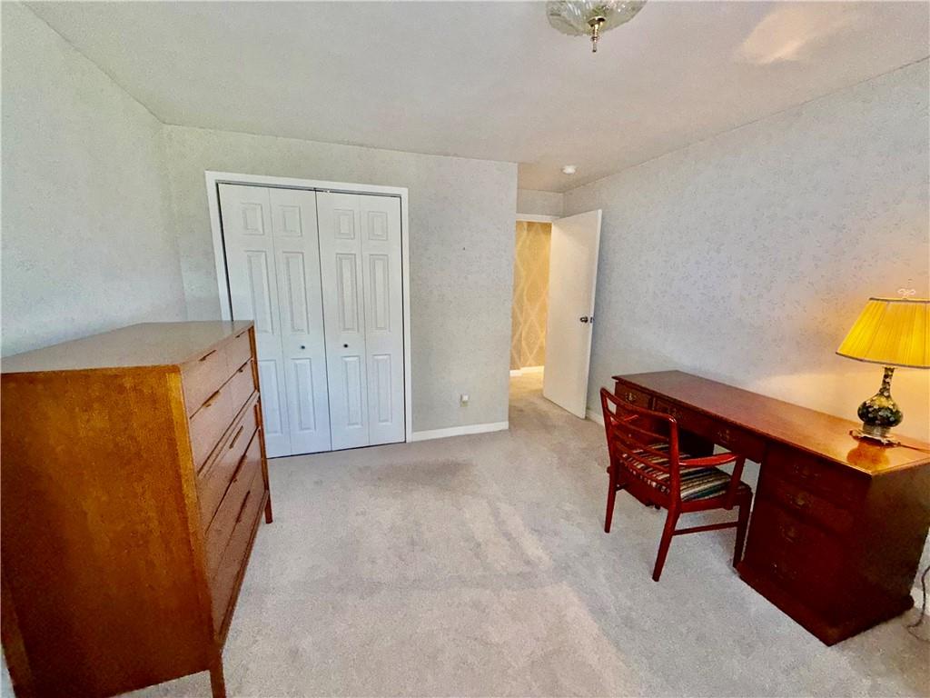 4601 Fifth Avenue, Unit 521 Pittsburgh, PA 15213 - Photo 12 of 13 a view of a furniture in a room