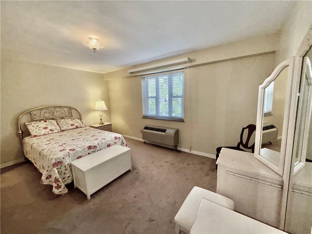 4601 Fifth Avenue, Unit 521 Pittsburgh, PA 15213 - Photo 10 of 13 a bedroom with a bed and a window