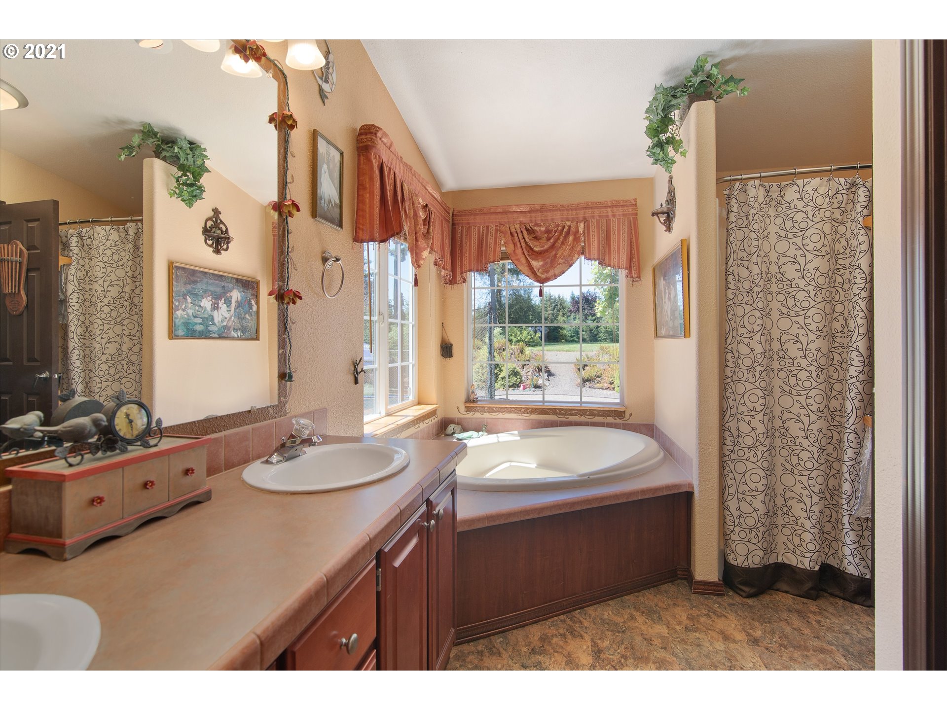19887 South Mosier Road Oregon City, OR 97045 - Photo 13 of 22 a bathroom with a sink and a mirror