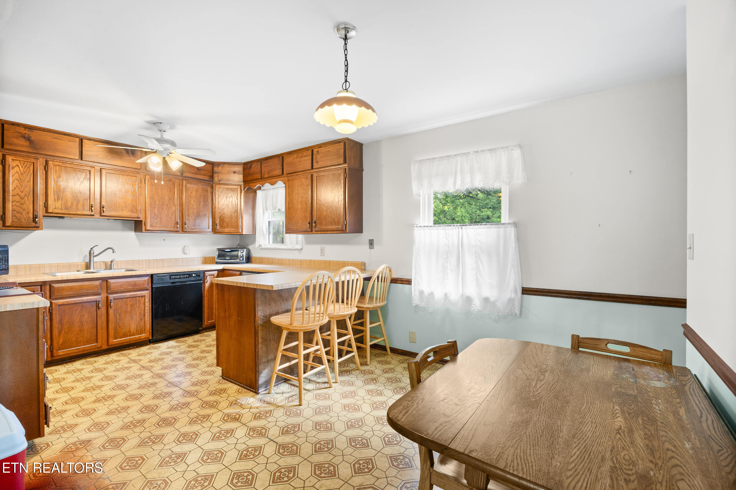 5301 Fontaine Road Knoxville, TN 37920 - Photo 11 of 57 22_5301 fontaine road-27