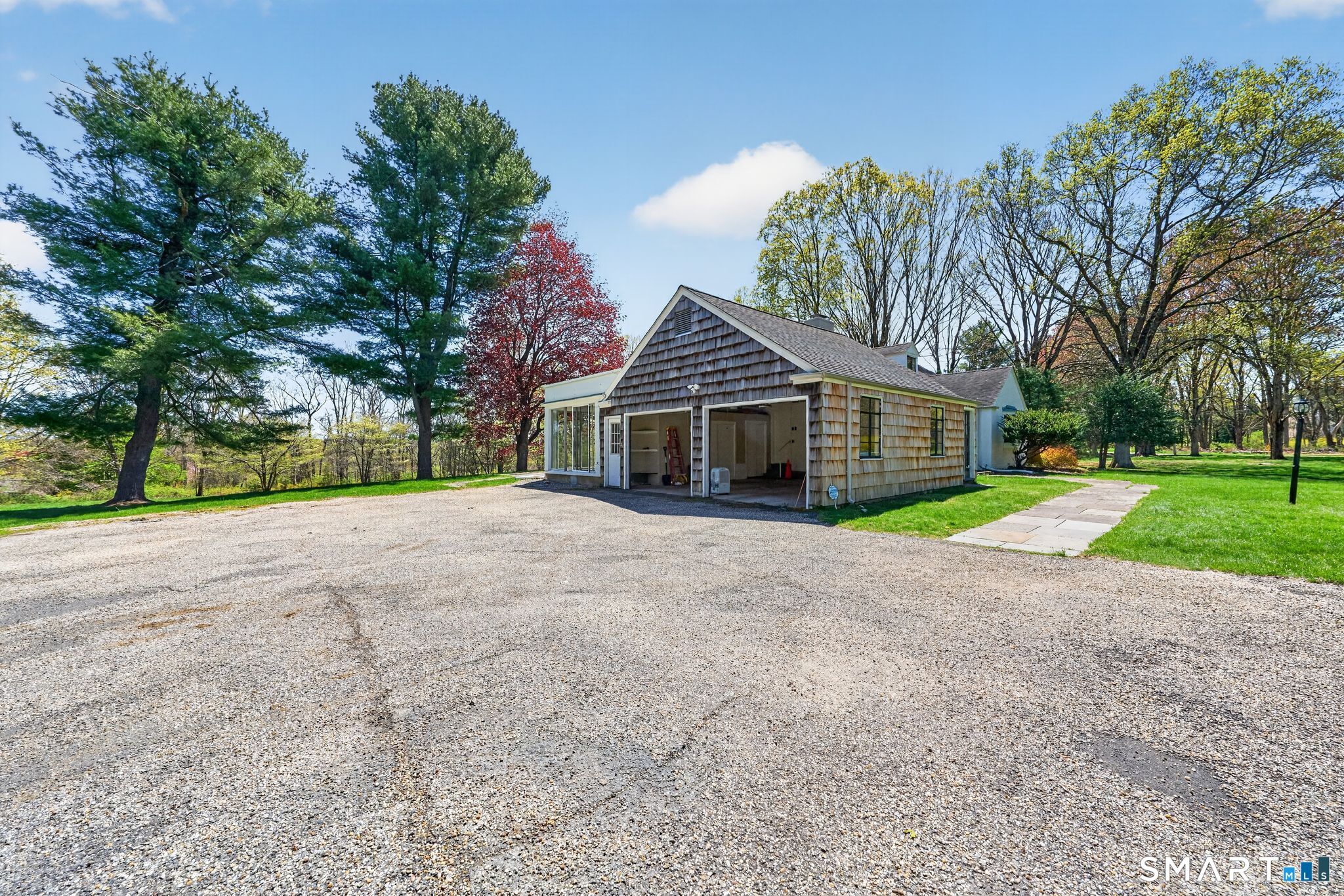 103 Ansonia Road Woodbridge, CT 06525 - Photo 2 of 32