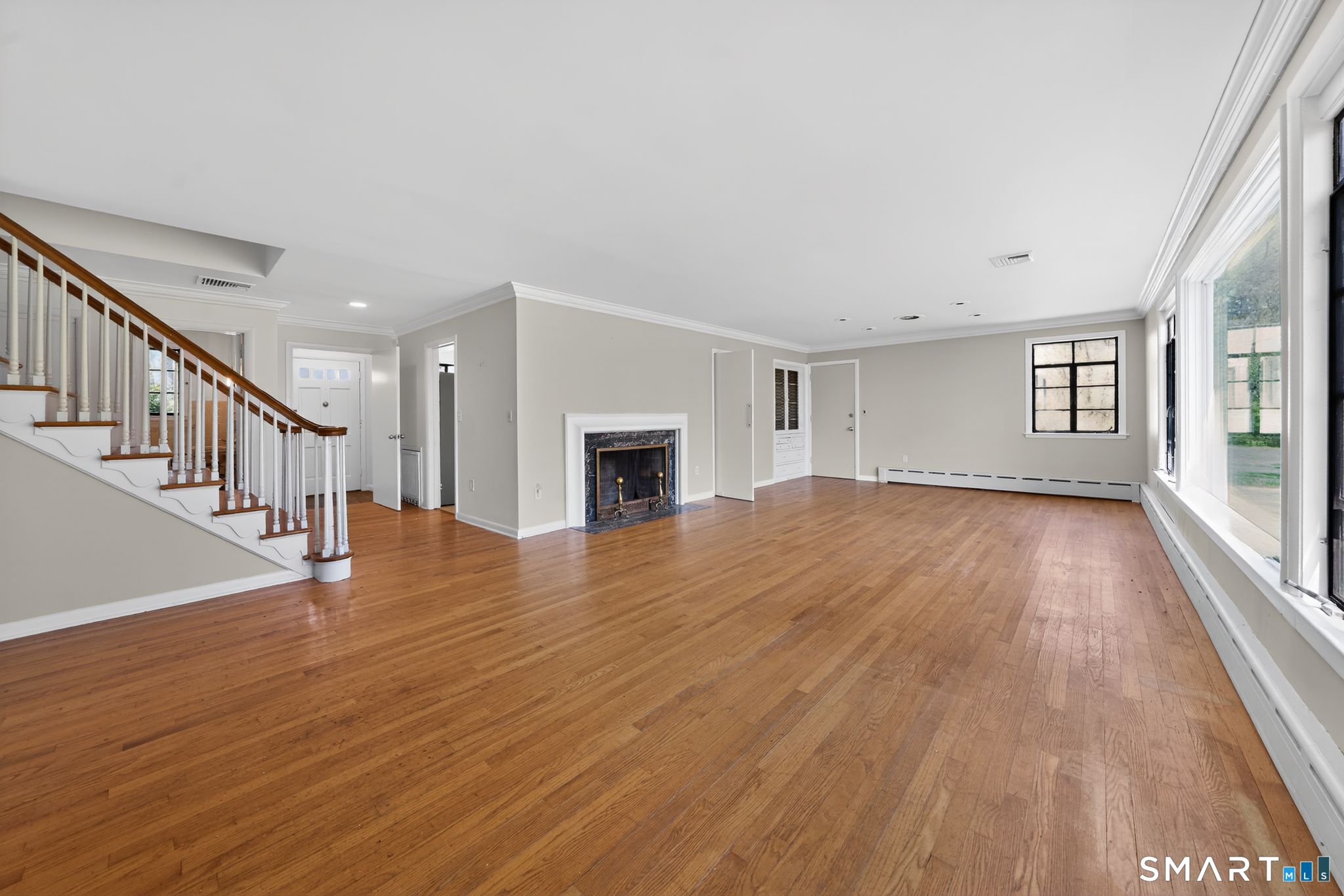 103 Ansonia Road Woodbridge, CT 06525 - Photo 4 of 32