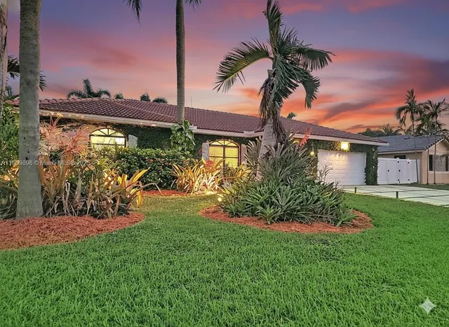 a view of a yard in front of a house