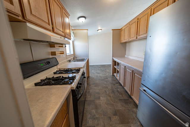 117 Maple Street Wellington, UT 84542 - Photo 8 of 34