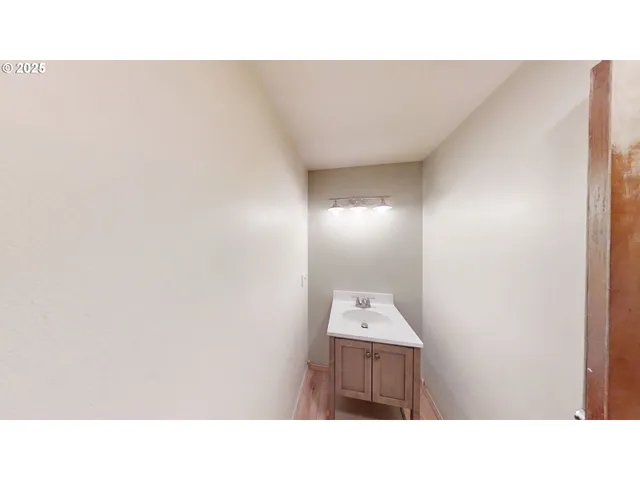 a black and white photo of a living room