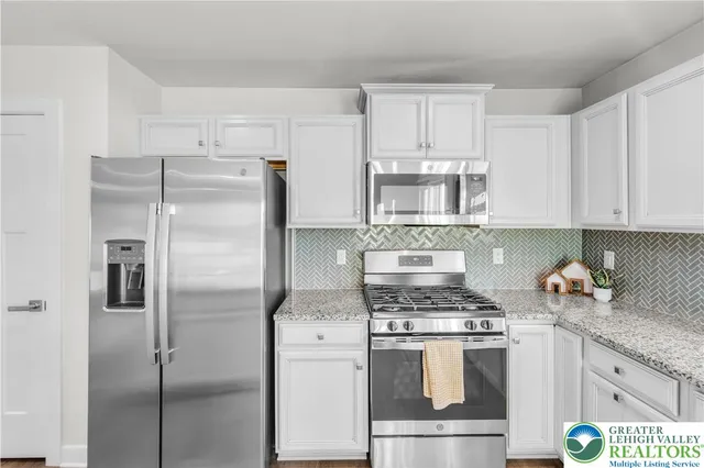 $448,500 | 4211 Mimosa Lane, Whitehall, PA 18052