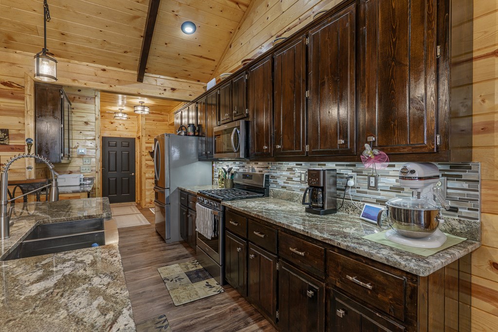 110 Rustic Pne Ridge Murphy, NC 28906 - Photo 14 of 47