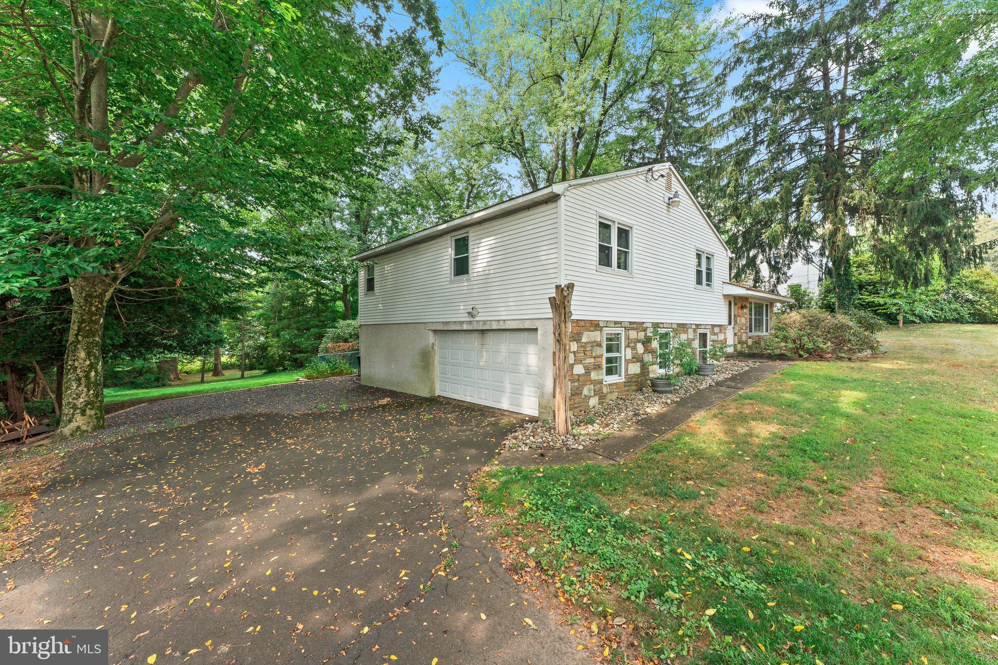 28 County Line Road Huntingdon Valley, PA 19006 - Photo 2 of 30