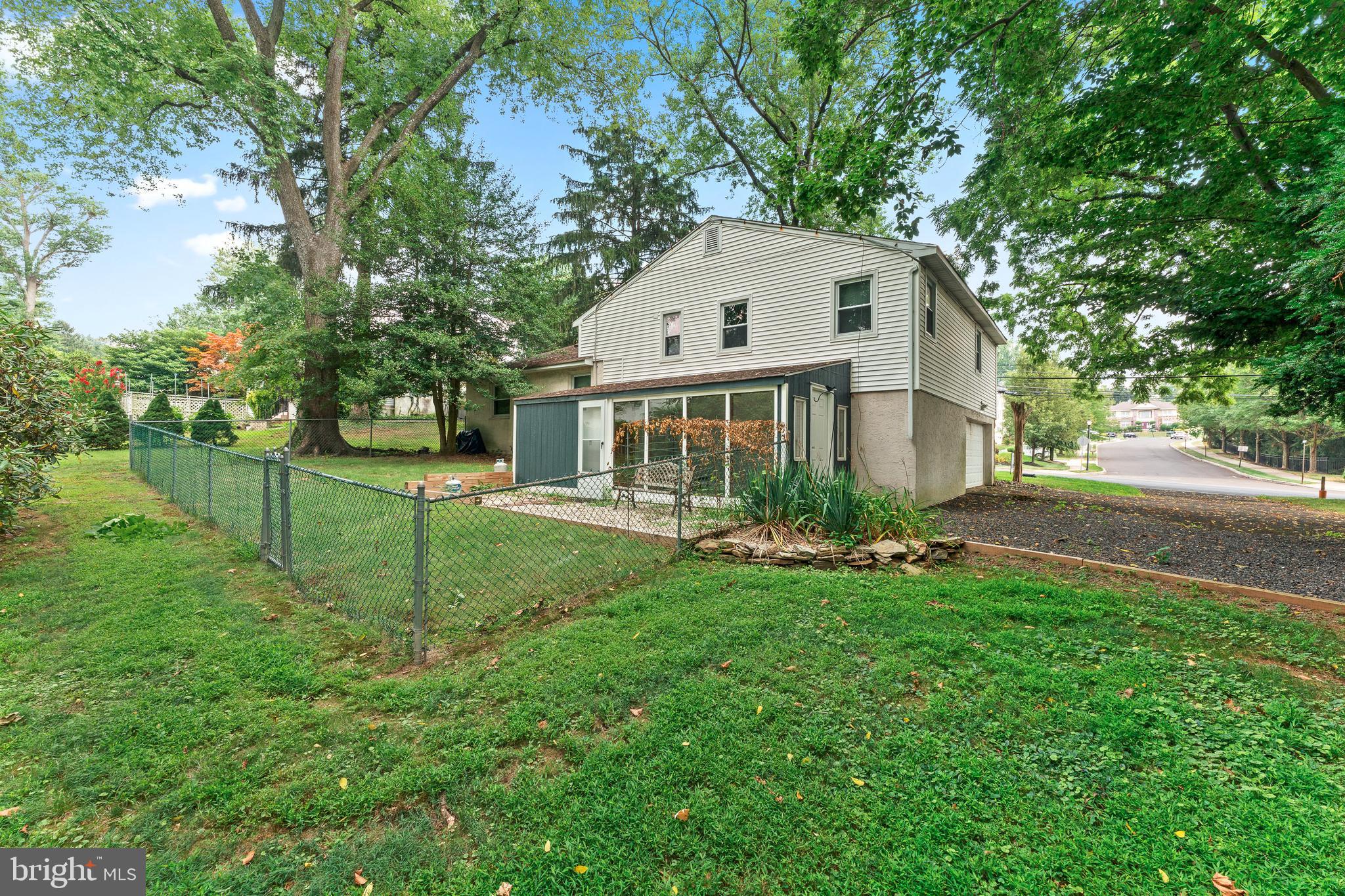 28 County Line Road Huntingdon Valley, PA 19006 - Photo 4 of 30