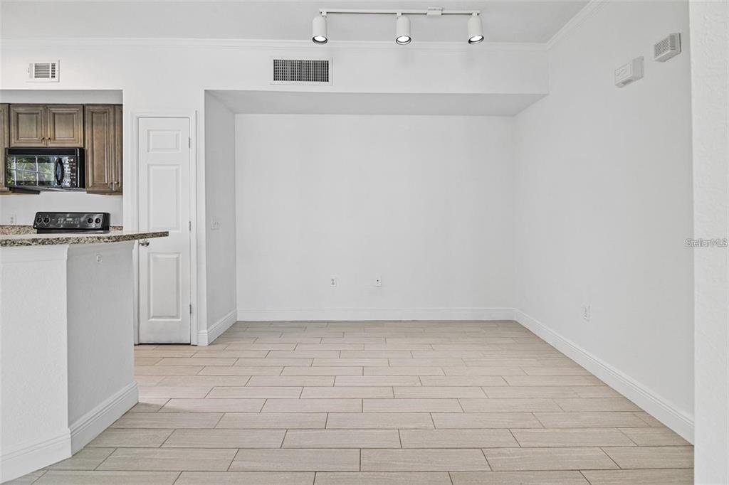 5571 Rosehill Road, Unit 104 Sarasota, FL 34233 - Photo 5 of 34