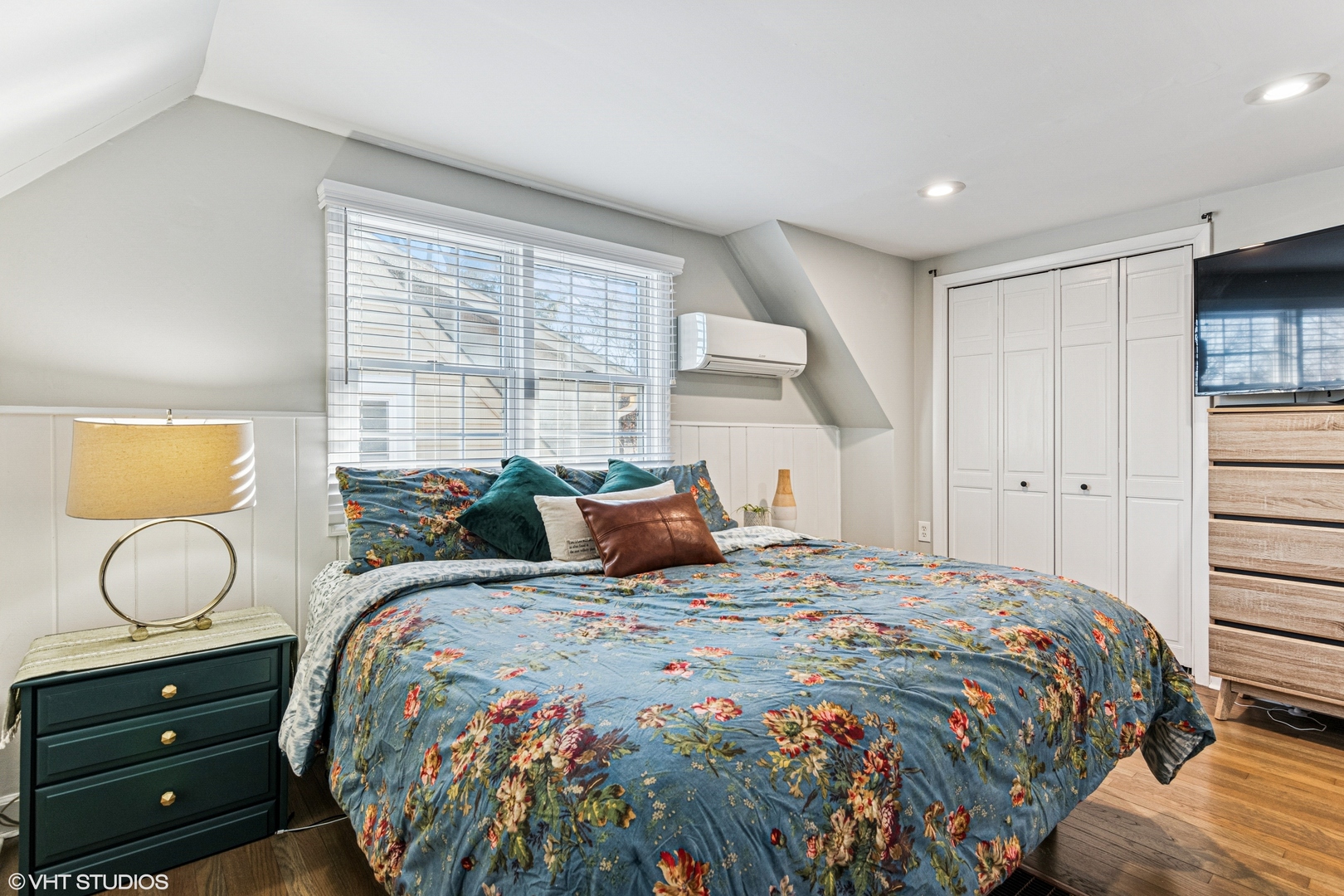 842 Pick Street Wheaton, IL 60187 - Photo 14 of 27 Gallery Image 14
