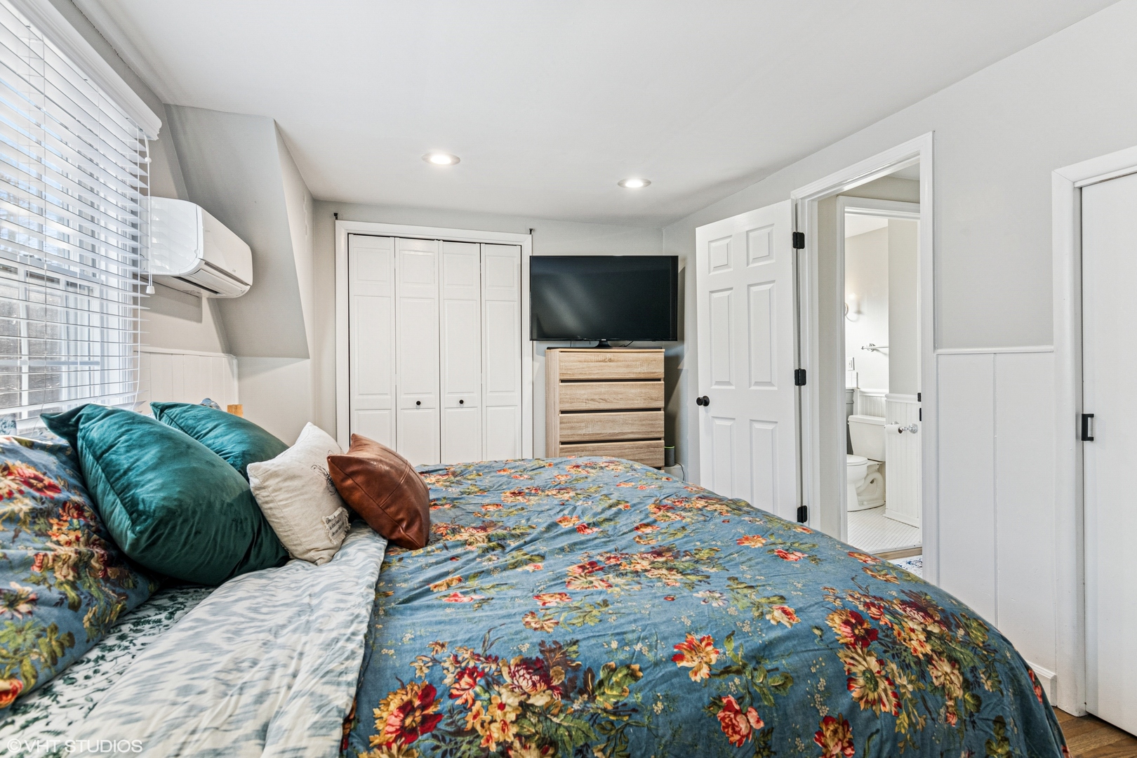 842 Pick Street Wheaton, IL 60187 - Photo 15 of 27 Gallery Image 15