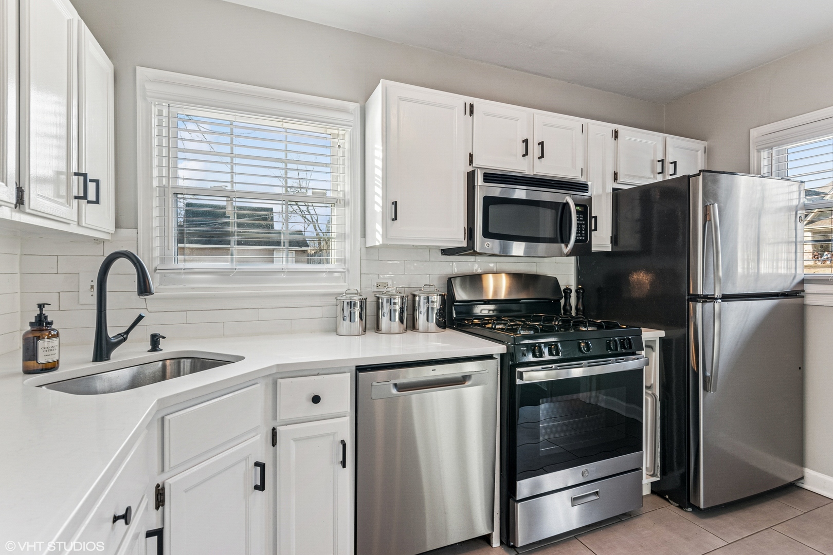 842 Pick Street Wheaton, IL 60187 - Photo 8 of 27 Gallery Image 8