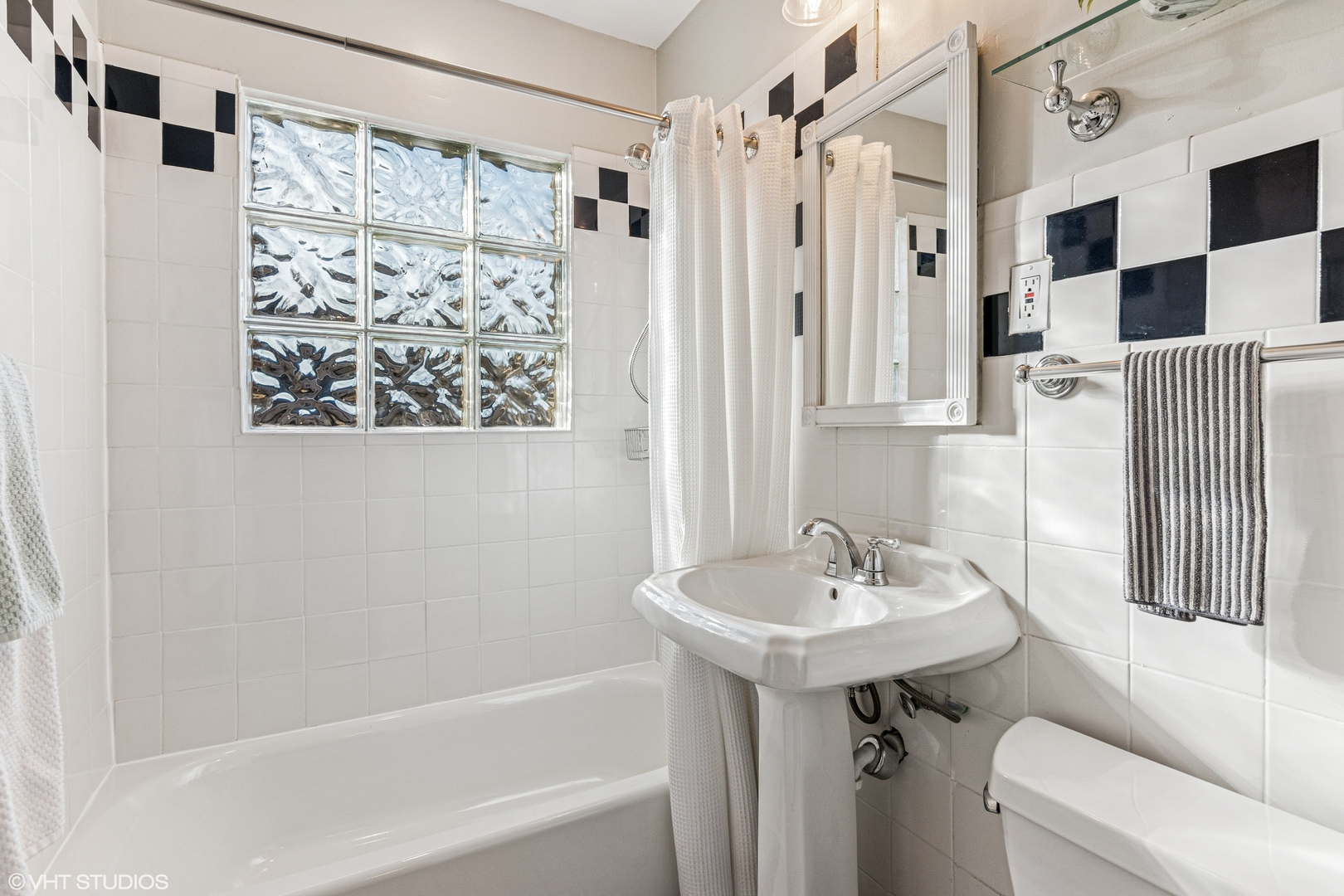842 Pick Street Wheaton, IL 60187 - Photo 10 of 27 Gallery Image 10