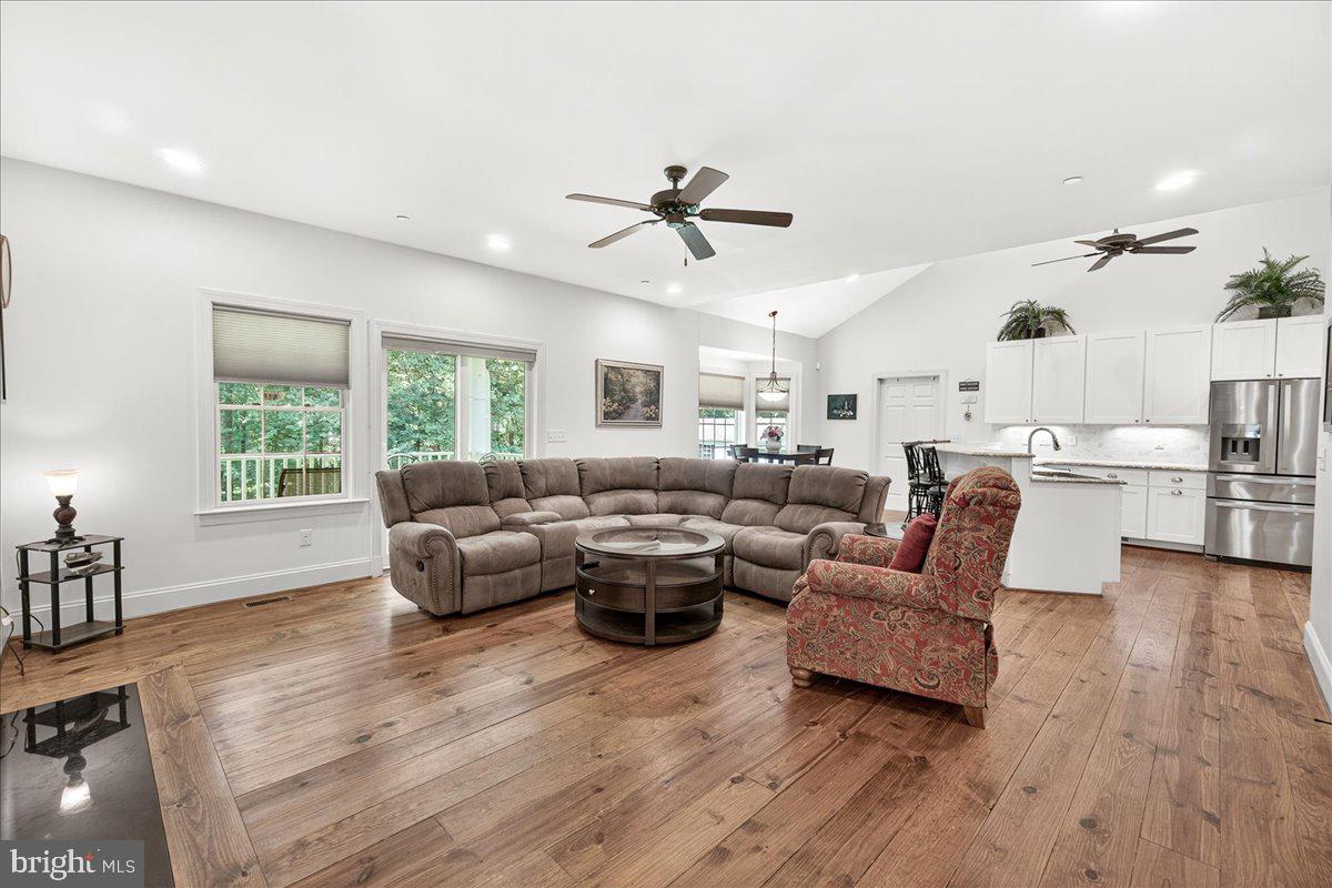 2516 Daisy Road Woodbine, MD 21797 - Photo 17 of 78 Spacious living area with natural light.