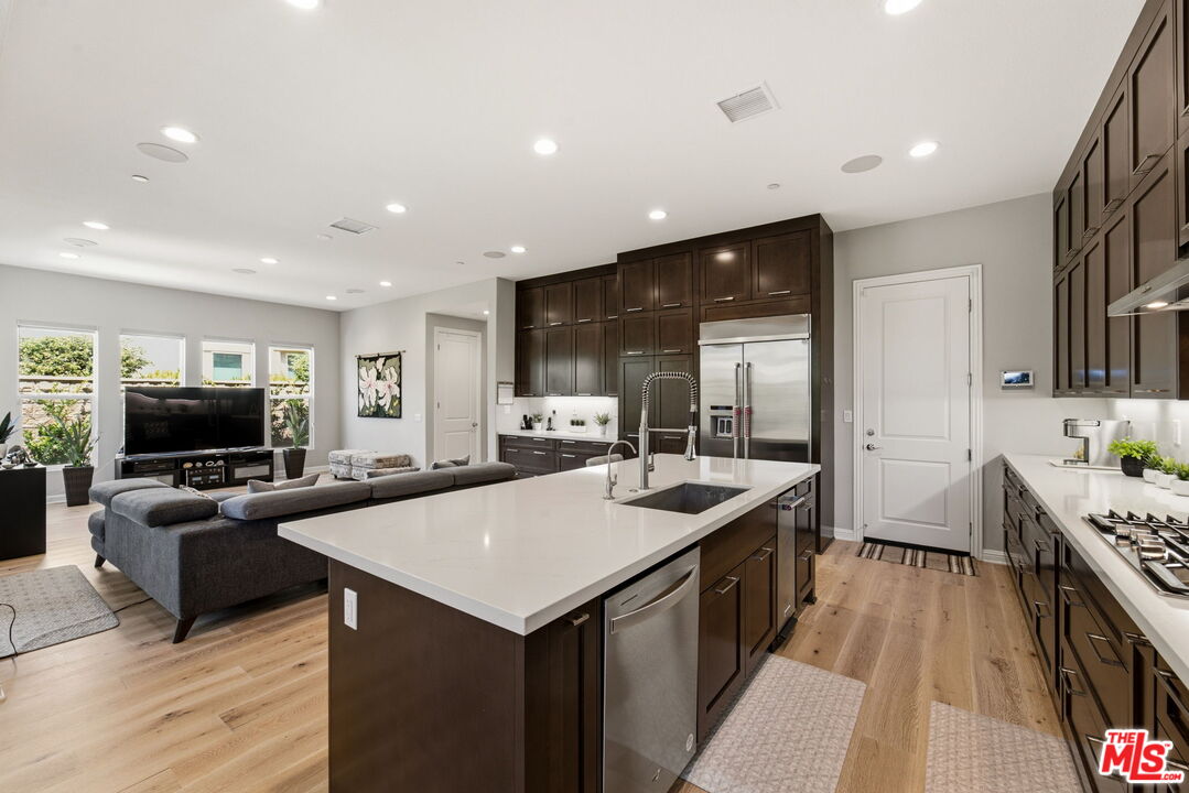 20715 Butternut Circle Porter Ranch, CA 91326 - Photo 9 of 31 Gallery Image 9
