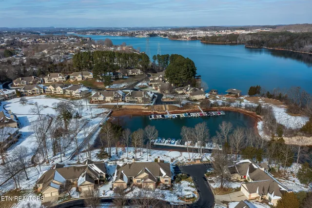 $819,900 | 510 Tanasi Lagoon Drive, Loudon, TN 37774