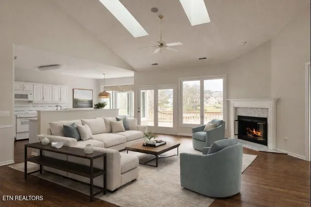 $819,900 | 510 Tanasi Lagoon Drive, Loudon, TN 37774