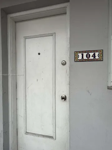 $1,700 | 2225 Northeast 123rd Street, Unit 104, North Miami, FL 33181