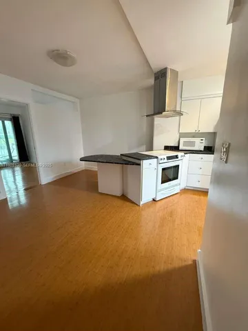 $1,700 | 2225 Northeast 123rd Street, Unit 104, North Miami, FL 33181