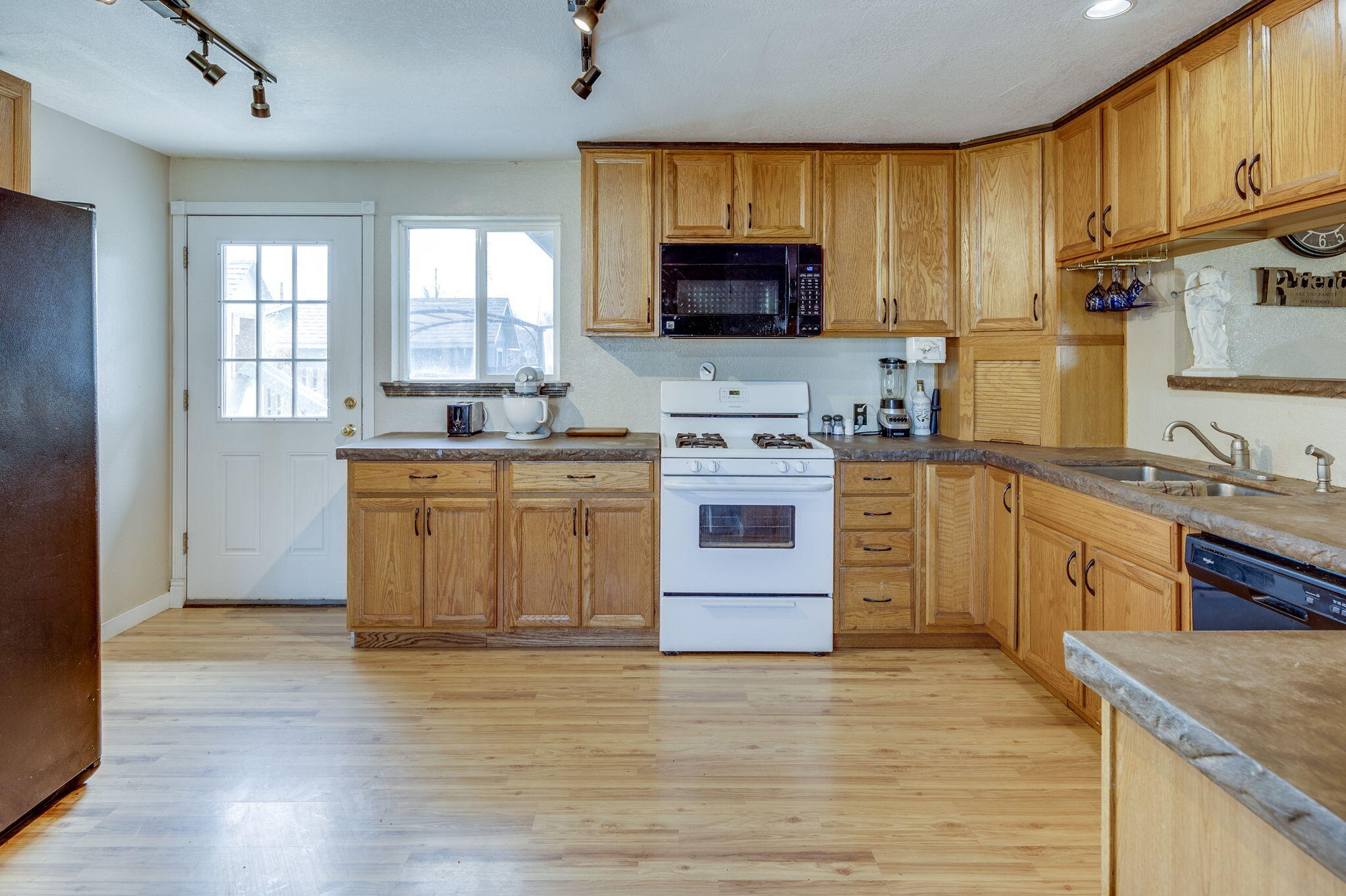 2632 Southwest Fissure Loop Redmond, OR 97756 - Photo 8 of 28 9-web-or-mls-2632 SW Fissure Loop-9
