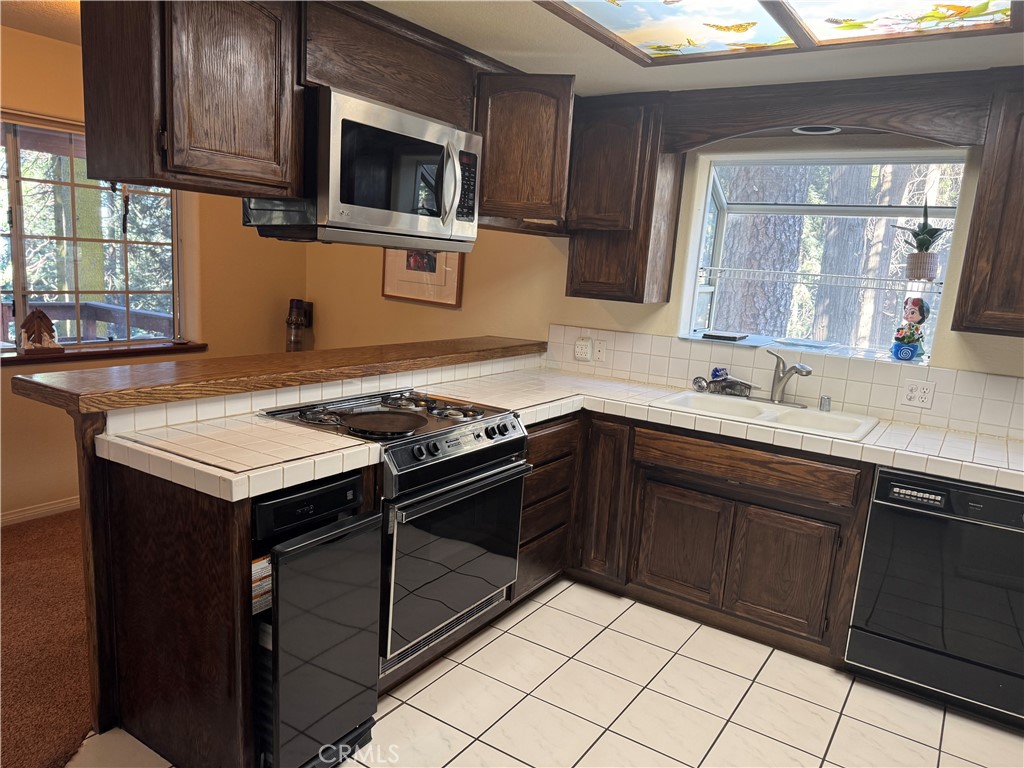 21564 Jobs Peak Road Cedarpines Park, CA 92322 - Photo 15 of 25