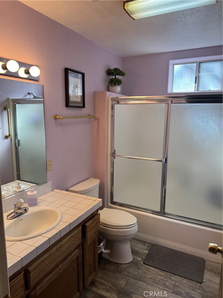 21564 Jobs Peak Road Cedarpines Park, CA 92322 - Photo 18 of 25 Main Bathroom on 2nd floor
