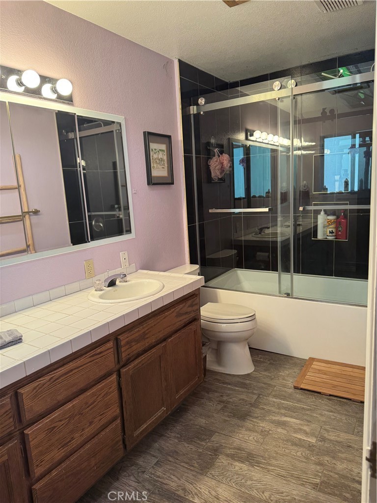 21564 Jobs Peak Road Cedarpines Park, CA 92322 - Photo 21 of 25 Master Bathroom connected to Master Bedroom