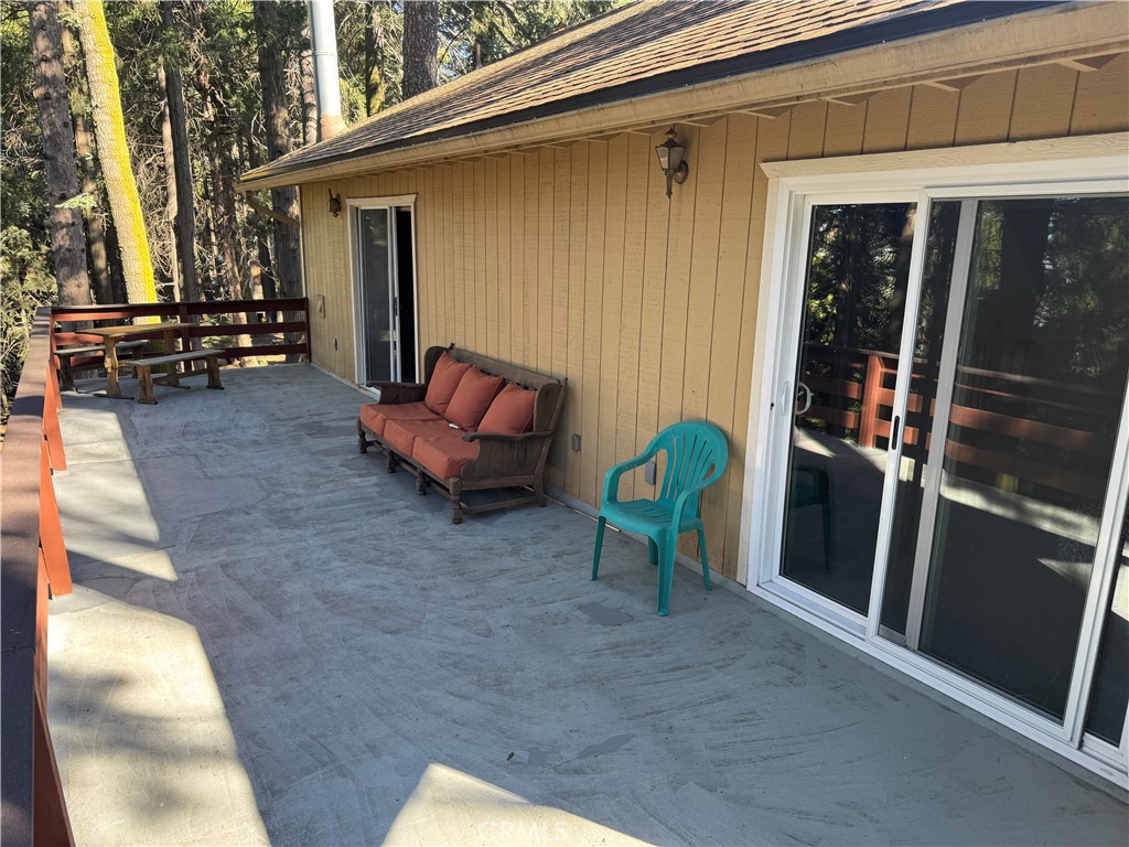21564 Jobs Peak Road Cedarpines Park, CA 92322 - Photo 25 of 25 Upper deck of the home